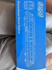 Dapol Streamlined Diesel Railcar 4D-011-w10 BR Lined Chocolate and Cream Boxed