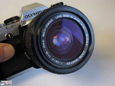 Olympus OM10 SLR Kamera + Zoom - Objektiv Sigma 35-70 / 2,8-4 Macro lens