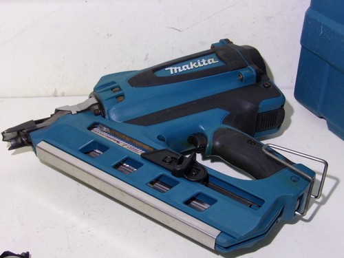 Makita GN900 7.2V 1st Fix Gas Nail Gun Kit Full Working Order Good Condition - Picture 5 of 7
