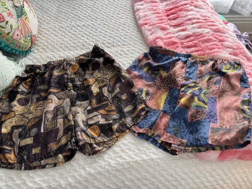 2 PR Super Rare Vintage Autumn  Mountain 90s Boxer Shorts  100% silk size large