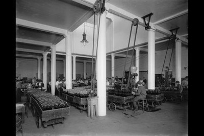 Hiram Walker & Sons,bottling works,distilling industry,Walkerville,Ontario,1905