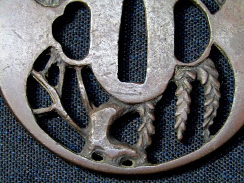 Japanese katana tsuba with wooden box – Traditional Samurai sword fitting - Picture 4 of 12