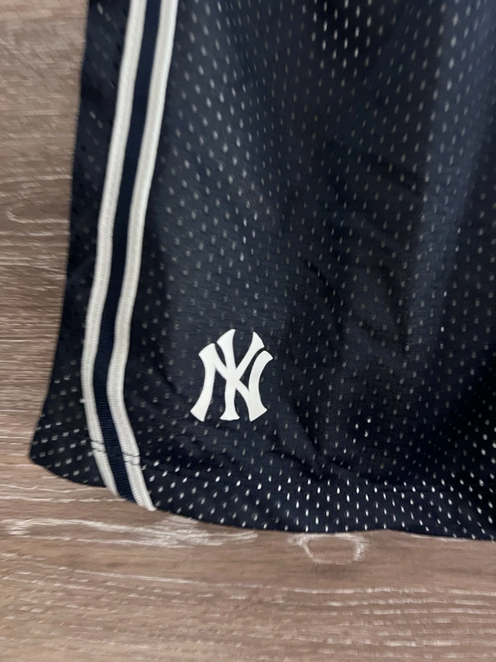 Shorts cintilante Nike New York Yankees Y2K azul marinho infantil 6-7 anos tamanho XS - Imagem 2 de 4