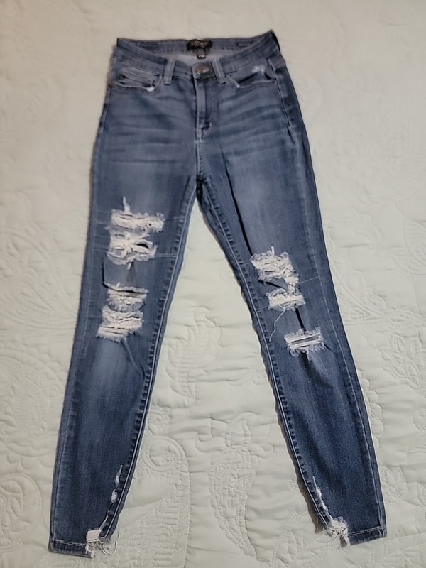 Women's, Judy Blue, Size 7/28, Heavily Distressed Skinny Fit Jeans- EUC!!