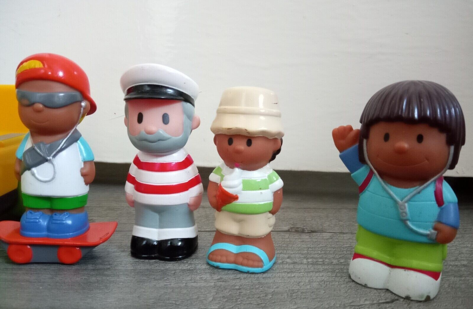 Elc Happyland Day at the Seaside with Beach hut, Ice Cream Van and figures eBay
