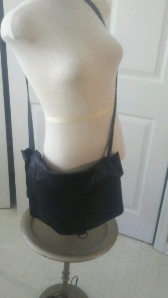 Bolso Bandolera de Cuero Ellington Negro 13" con Bolso de Hombro Expandible De Colección Foto 2 de 4