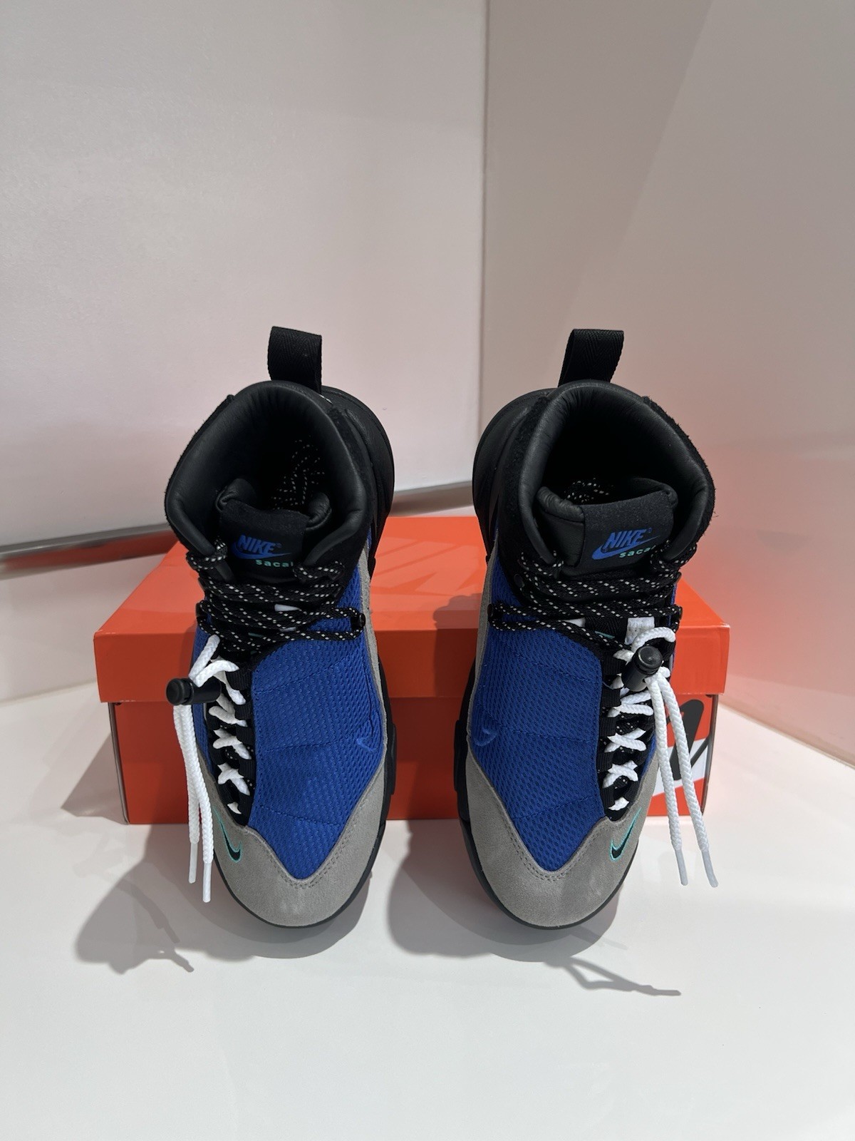 SACAI X NIKE Nike Magmascape x Sacai SP 'Varsity Royal Blue Black' UK4.5 PREZZO AL PUBBLICO £ 200
