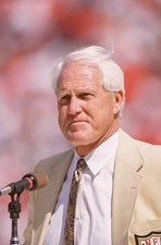 Hall of Fame coach Bill Walsh speaks to the crowd during halftime - Old Photo 6