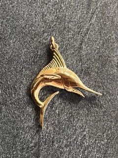 Pendentif vintage espadon en or jaune 18k avec diamant 0 03carats