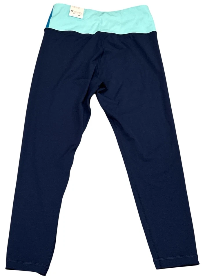 Leggings Victoria Secret “on Point” tiro alto longitud 7/8 logotipo talla 12 Foto 3 de 3