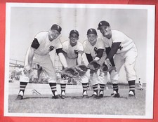 1956  CHICAGO WHITE SOX   GEORGE KELL, NELLIE FOX, LUIS APARICIO  ROOKIE  TYPE 1