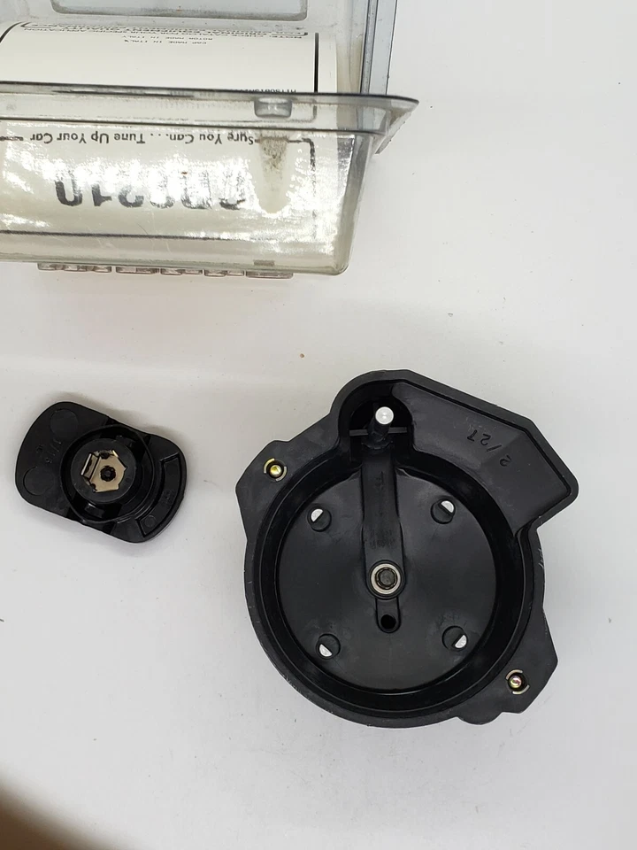 Distributor Cap and Rotor Kit Wells CR2210 NOS - Image 3 of 4