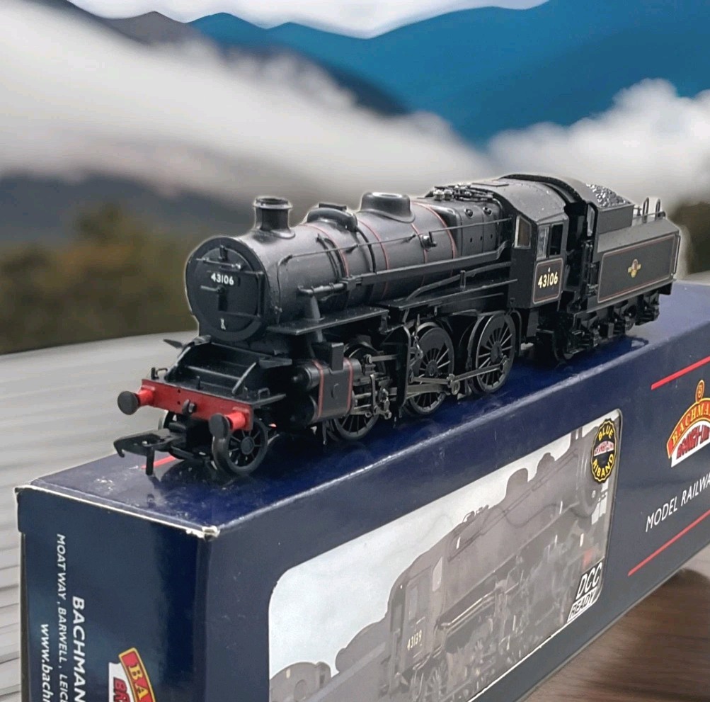 Boxed Bachmann 32-585 Ivatt Class 4 Steam Loco 43106 with Tablet Catcher OO