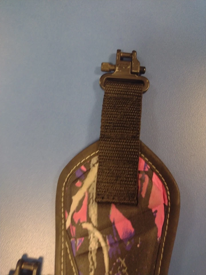 Allen Hunting 2 Puntos Premium Acolchado Rosa Camuflaje Rifle Eslinga Acero Giratorio EXCELENTE ESTADO Foto 3 de 4