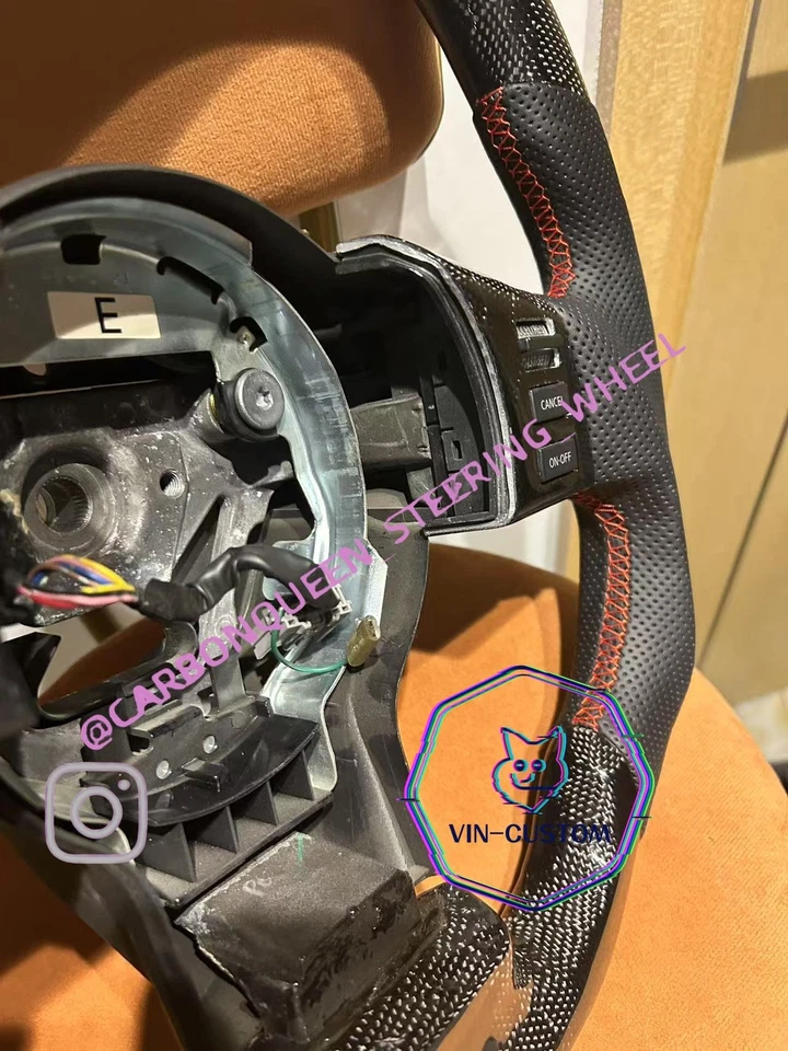 Volante HONEYCOMB PARA NISSAN 350Z ROJO CON BOTONES Foto 4 de 4