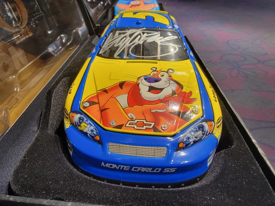 Kyle Busch #5 2006 autografiado Kelloggs 1/24 Elite Monte Carlo #69/288 Foto 2 de 4