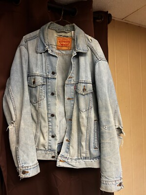 Levis Denim Jacket Mens MEDIUM Blue Trucker Jean Jacket Vintage Look with wear