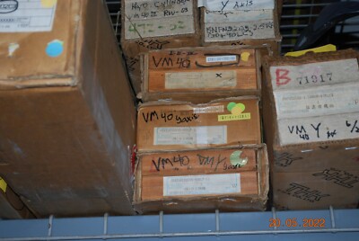 Hitachi Seiki VM40 Y axis THK LM Guide 2761-00-302-02