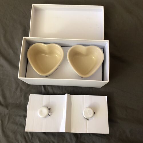 NEW Le Creuset Petite Ramekin Set of 2 Heart shaped Pearlized White with Tray - Picture 13 of 15