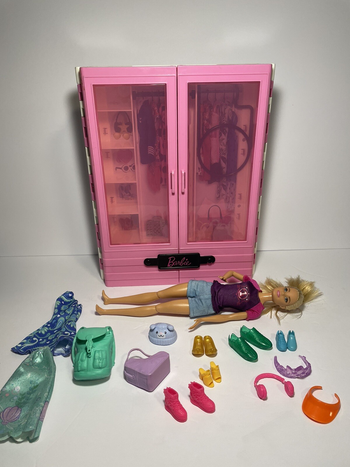 Barbie Wardrobe with Doll and Accessories - 20 piece set-image