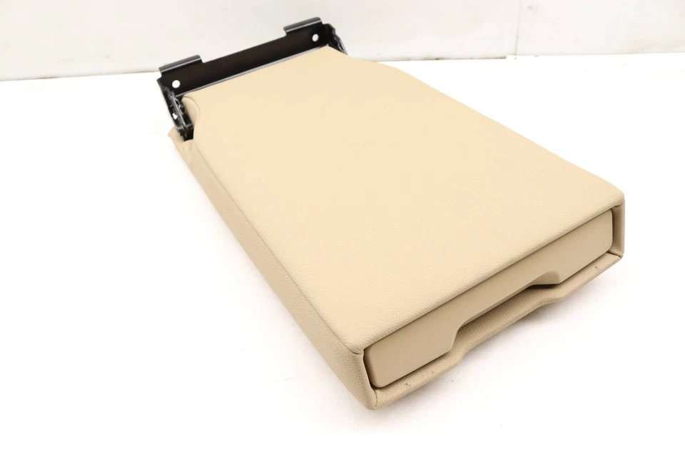 2007-2008 BMW 335XI - Apoio de braço central traseiro / suporte CUP 7152283 - Imagem 2 de 4