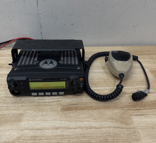 Motorola XTL2500 Mobile Radio M21URM9PW2AN 700/800 MHz - With Mic And Bracket