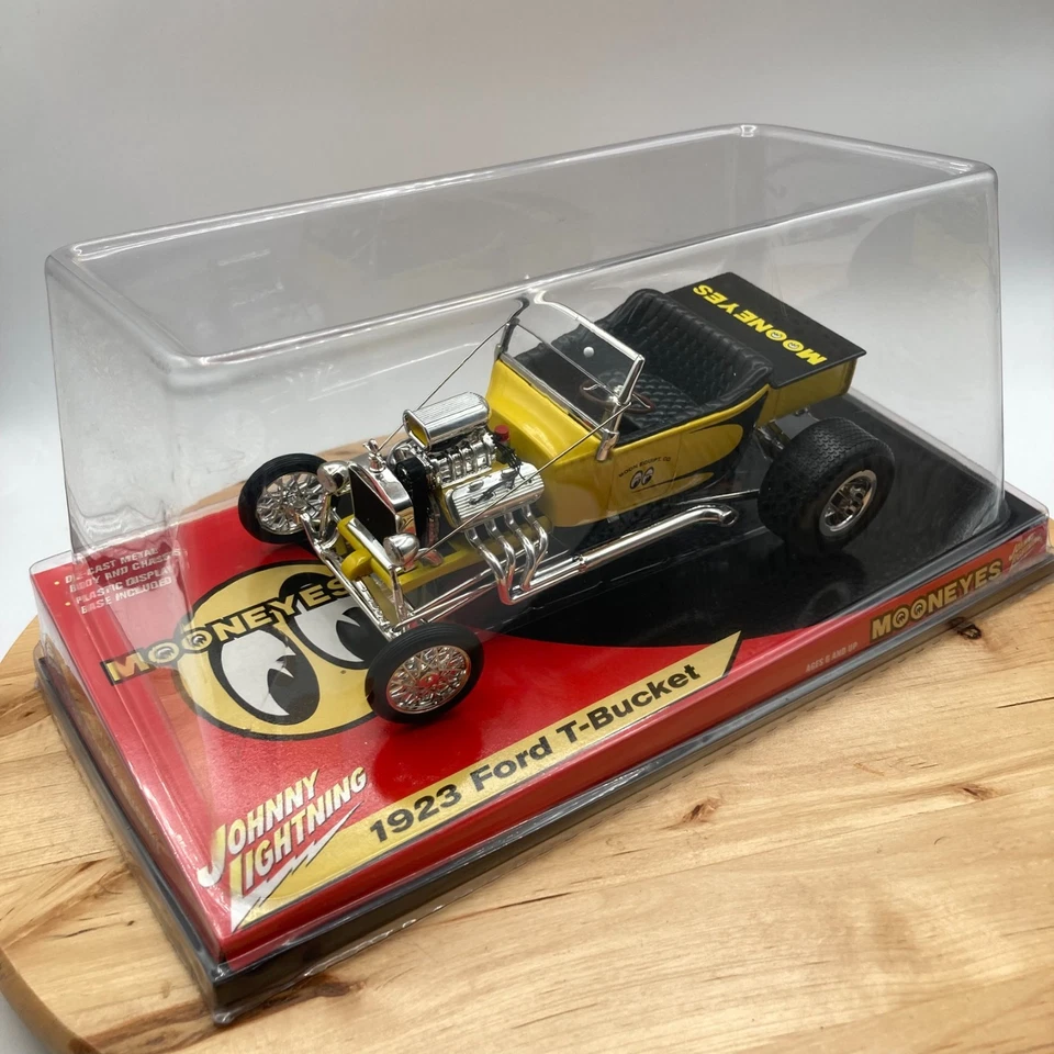 Johnny Lightning 1923 Ford T-Bucket Mooneyes Street Rod 1:18 Scale Diecast Car - Image 2 of 4