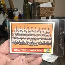 Topps 1961 Base Set New York Yankees Team Card #228 Baseball MLB