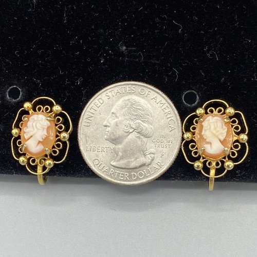 cameo gold tone clip earrings vintage - Picture 4 of 4