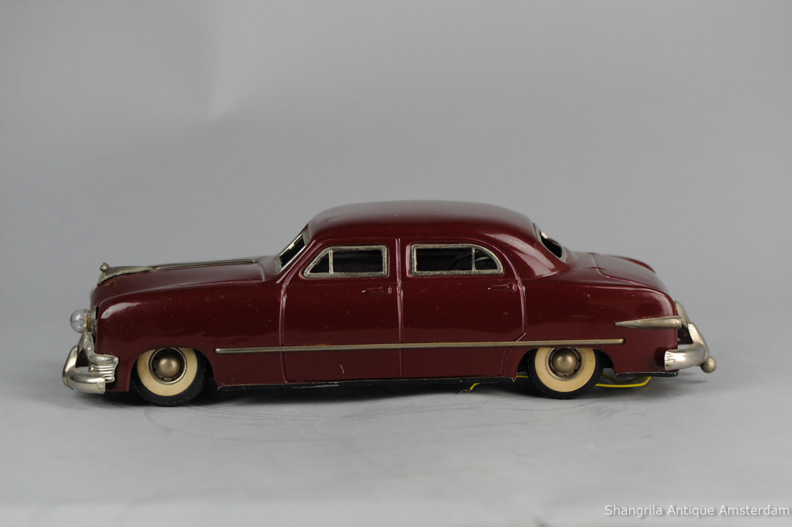 Jouet antique en étain Batterie Jaguar Allemagne de l'Ouest voiture