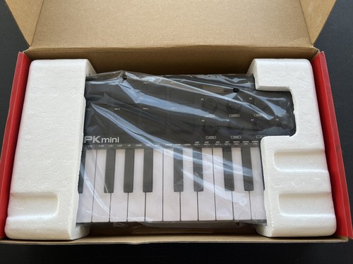 Akai Professional MPK Mini MIDI USB Controller Keyboard - Picture 3 of 7