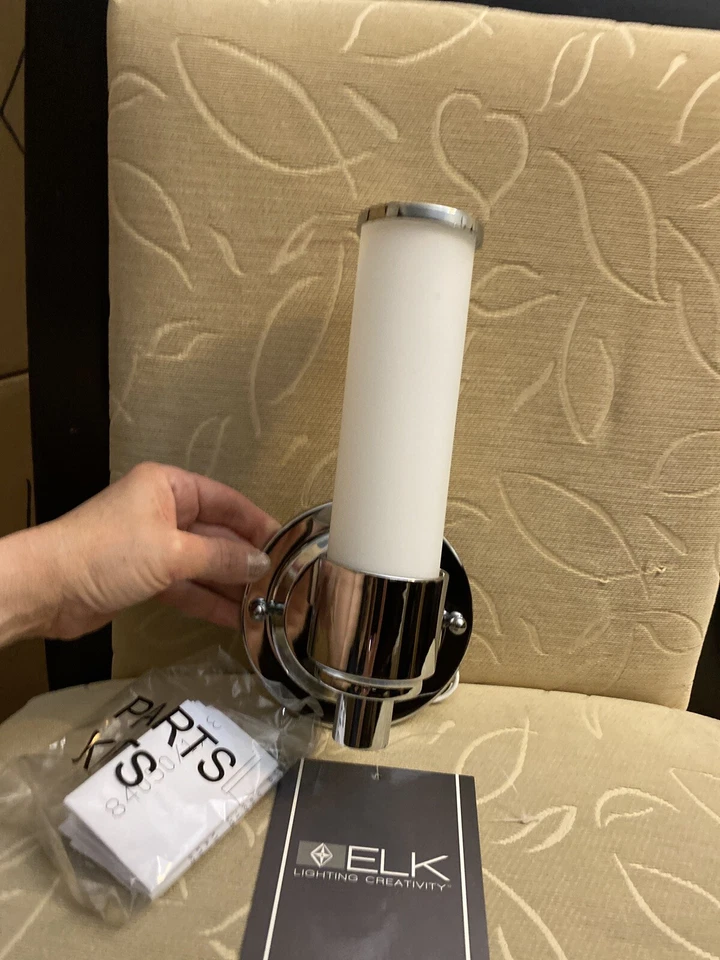 ELK Lighting 84060/1 10”x5” Metro Light Barra de Baño Acero Pantalla de Vidrio Blanco, Cromo Foto 2 de 4