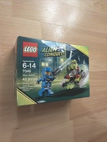 Brand New Factory Sealed LEGO Space Alien Conquest: Alien Striker (7049) 42pcs