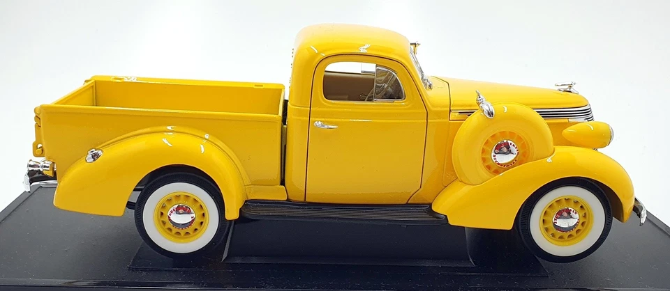 Road Signature 1/18 Scale 92458 1937 Studebaker Coupe Express Pick-Up Yellow - Image 4 of 4