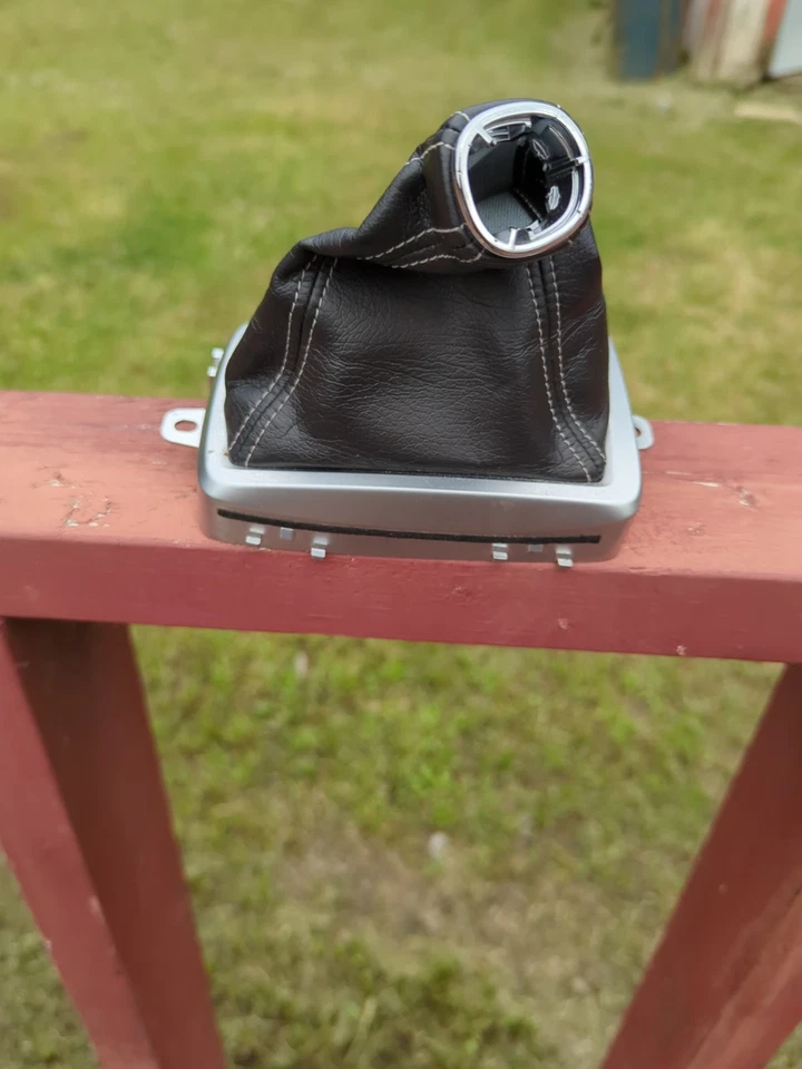 2010 2011 2012 2013.  SUZUKI KIZASHI AUTOMÁTICO. BOTA ENGRANAJE NEGRO CON BLANCO STI Foto 2 de 4