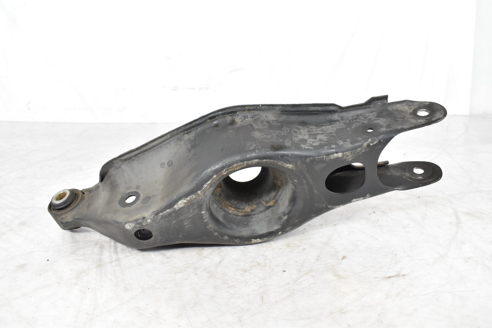 2014-2021 MASERATI GHIBLI AWD REAR LEFT SIDE LOWER CONTROL ARM SPRING PERCH OEM