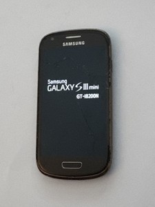 Samsung Galaxy S3 mini 8GB GT-I8200n Spender - Kamera Platine Accu Deckel Etc Ok