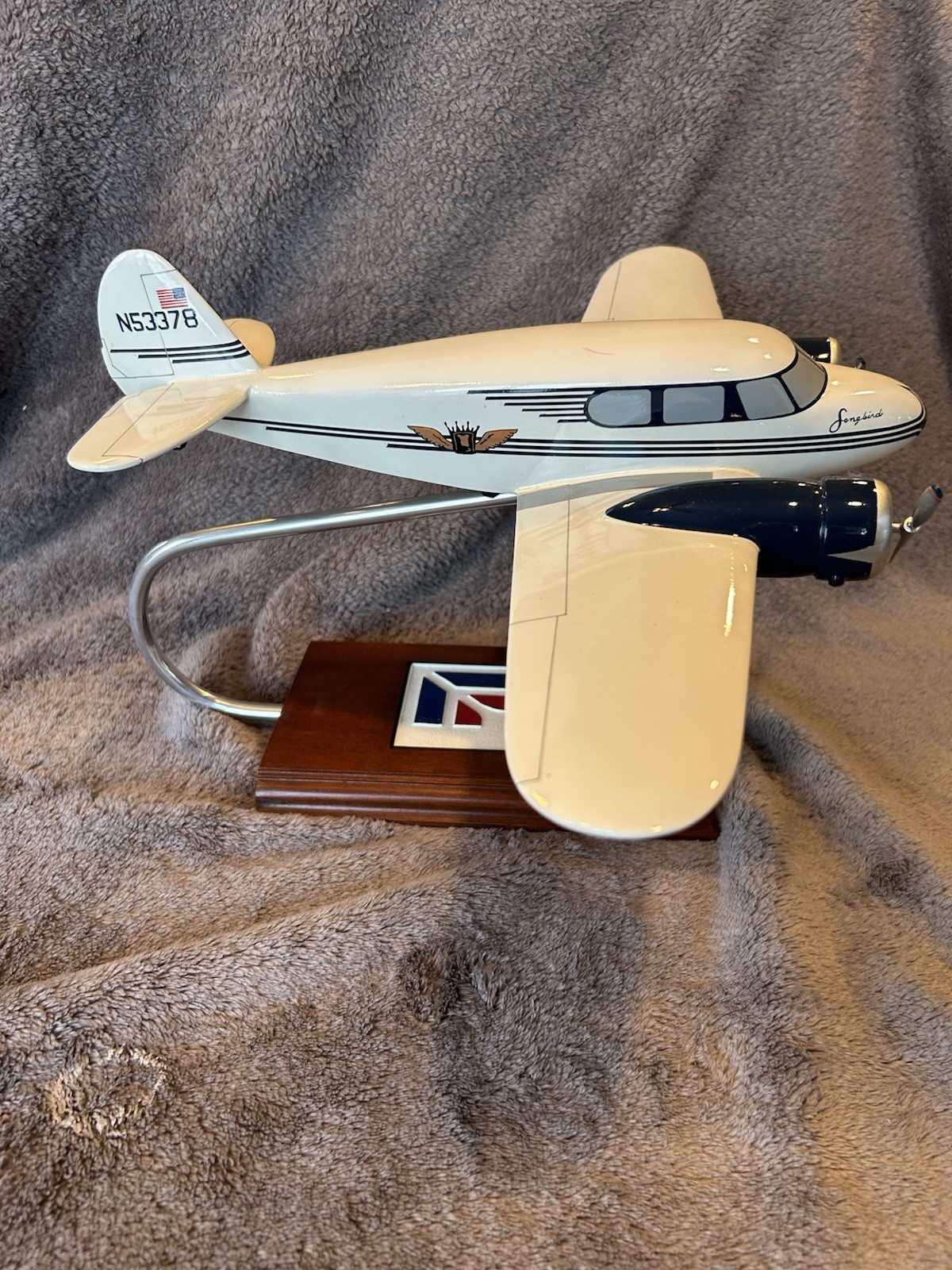 Cessna T-50 Song Bird Sky King TV Show N53378 Desk Top Model 1/32 SC Airplane