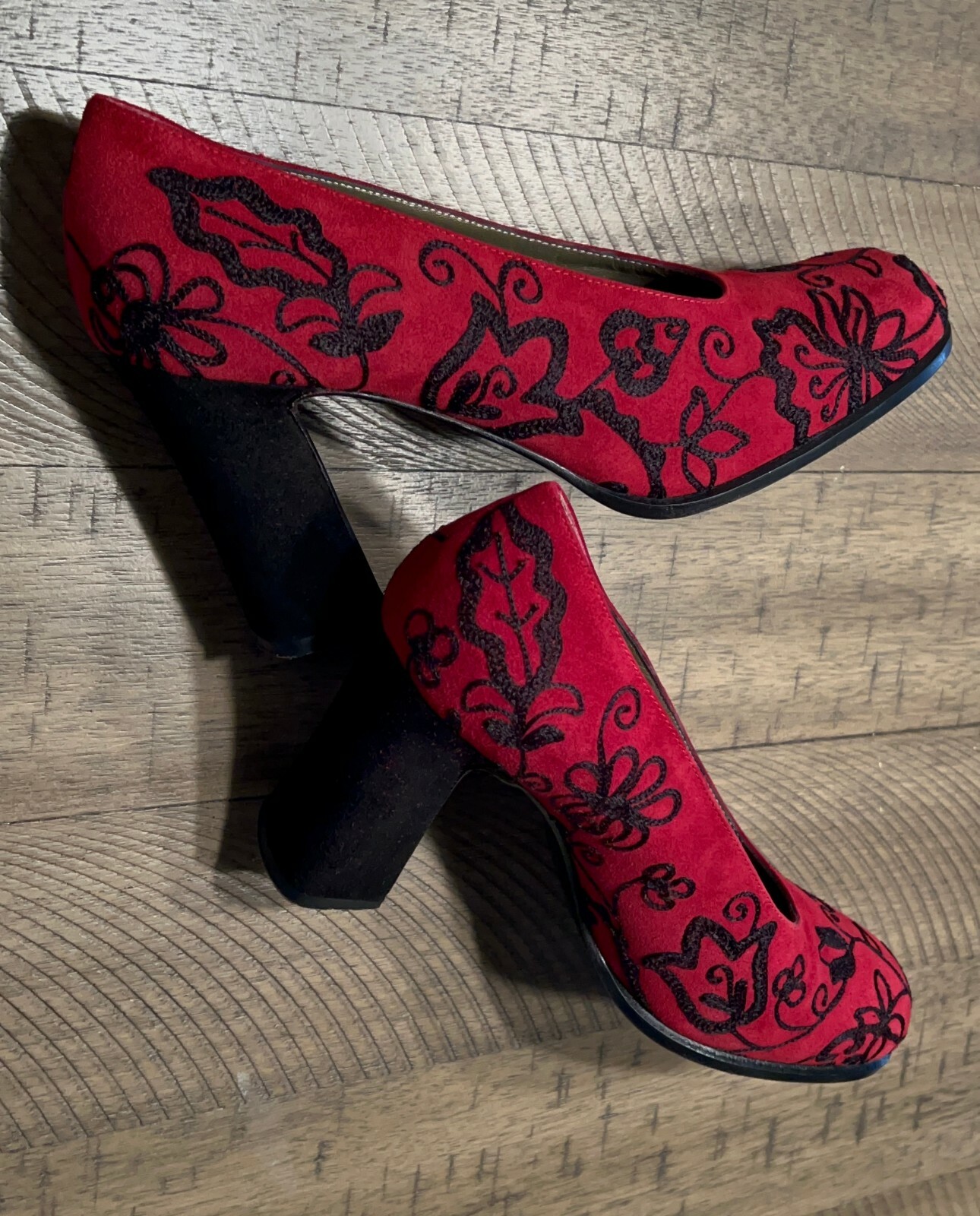 RARI Tacchi Floreali Yves Saint Laurent Ricamo Seta Crepe Rosso e Nero