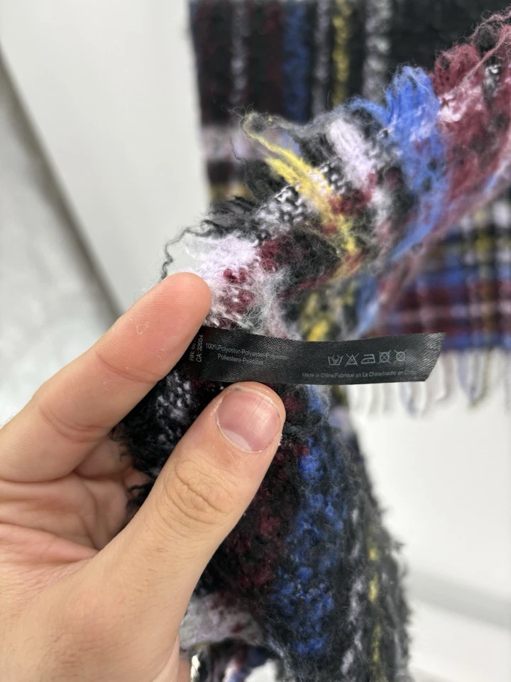 Bufanda de poliéster con capas de invierno a cuadros púrpura difusa Urban Outfitters para mujer Foto 2 de 4