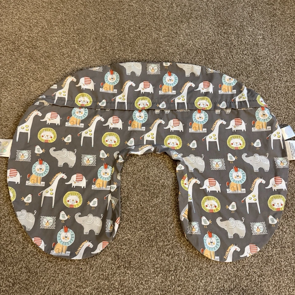 Funda de almohada de enfermería Boppy solo animales de circo colores neutros cierre de cremallera usada en excelente estado Foto 2 de 4