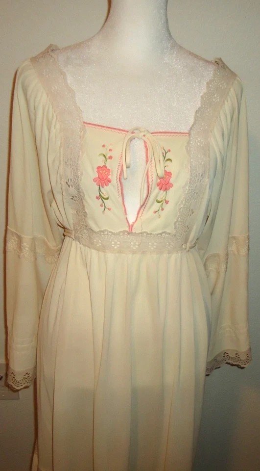 Vtg 60s Gilead Women's Nylon Blush Pink Nightgown Embroidery Size-L - Image 3 of 4