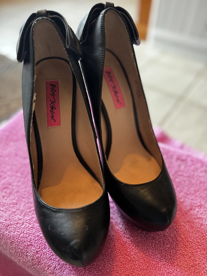 "Bomba de 5"" de tacón negro Betsy Johnson vintage EE. UU. 8" Foto 2 de 4