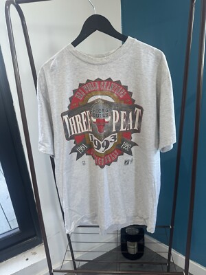 Vintage 1993 Chicago Bulls Three Peat Magic Johnson T s T-Shirt NBA Basketball