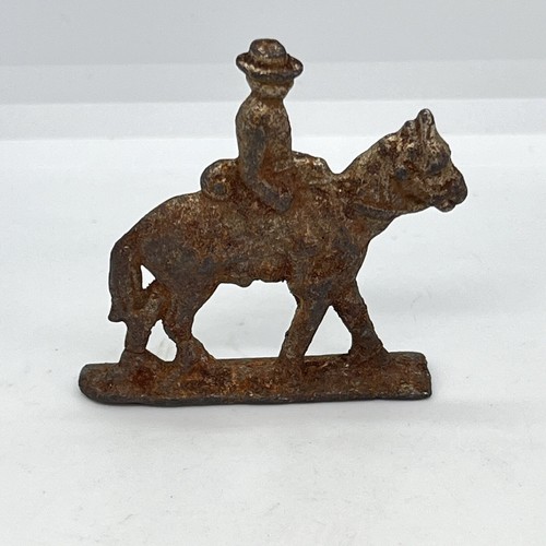 Vintage “flat” metal Toy Soldier on Horse - Picture 2 of 12