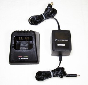 Motorola NTN1171 Portable Radio Charger with Power Supply
