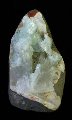 Scolecite Blow Spery in offener Geodenformation Mineralprobe
