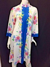 Evelyn Pearson Robe Long 1960s Full Floral White blue Petite Kaftan Vintage USA