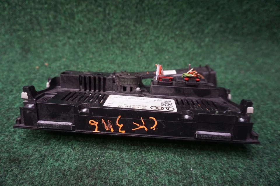 Controle CA 2009 2010 2011 2012 AUDI A5 FABRICANTE DE EQUIPAMENTO ORIGINAL 8T1820043AQ - Imagem 2 de 4