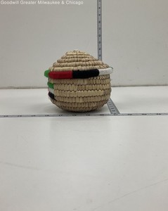 Woven basket w/ United Arab Emirates flag